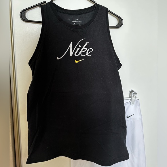 Nike Workout Set - Picture 2 of 8
